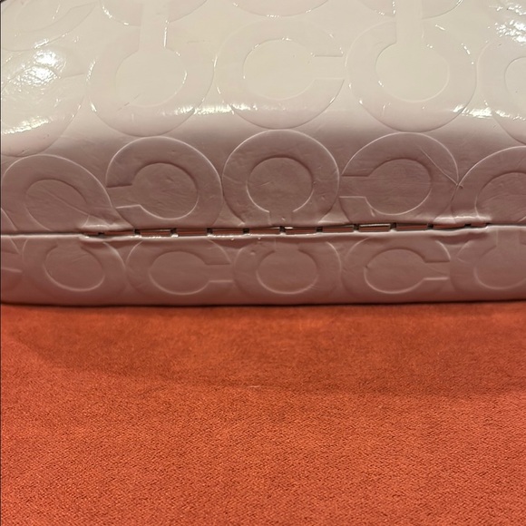 White Embossed Logo Case - Picture 2 of 3